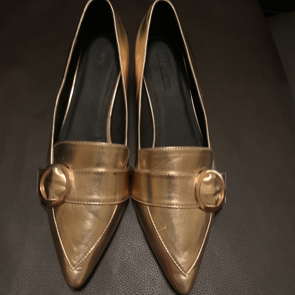 New gold shoes 🤩🤩🤩